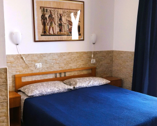   Double room     